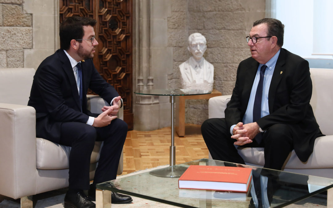 Reunión del síndico mayor de Cataluña, Miquel Salazar, con el presidente de la Generalitat, Pere Aragonès