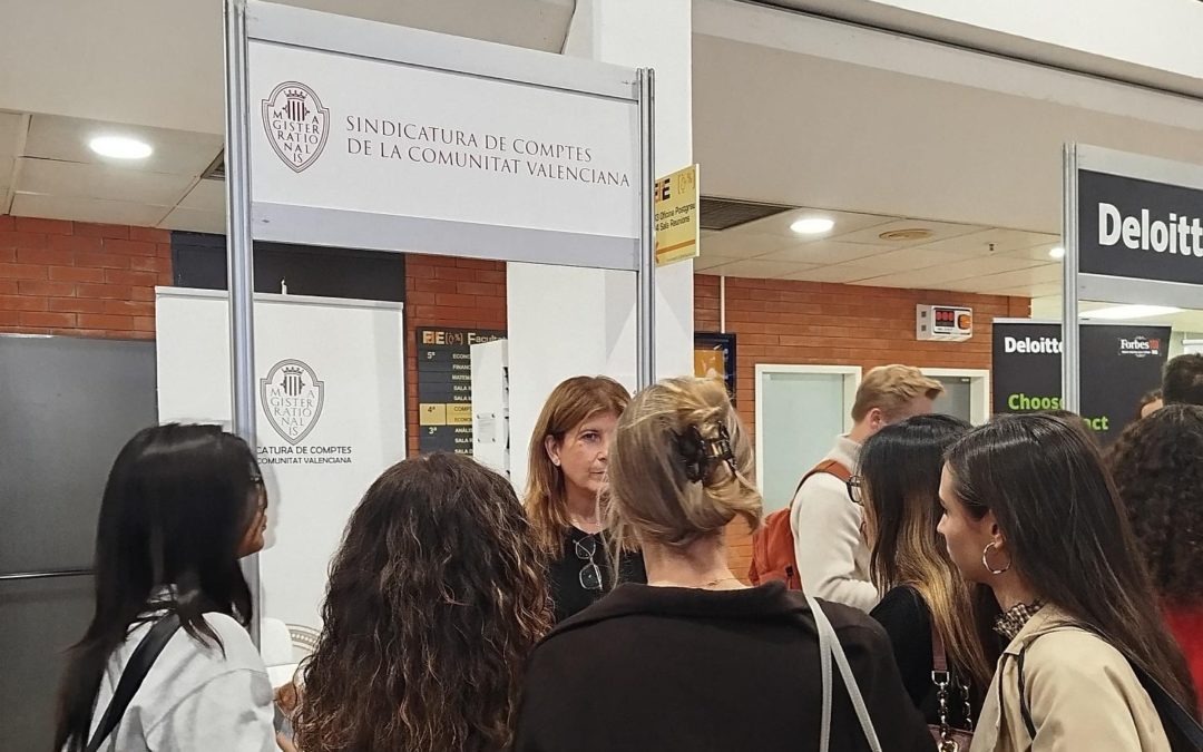 Acercando nuestra labor a los estudiantes en el Foro de Empleo de la Facultad de Economía de la Universitat de València